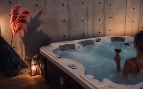 Domki Apartamentowe Ku Słońcu - z dostępem do jacuzzi - blisko centrum i plaży